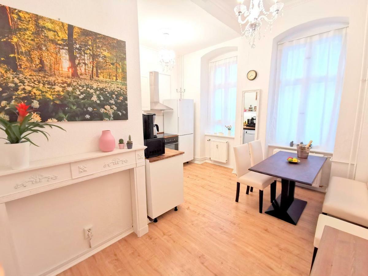 Kvh By Rockchair Apartments L Superhost Status L Boxspringbett Am Schloss Charlottenburg Welcomes You! Berlin Exterior photo