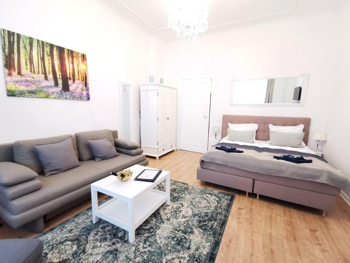 Kvh By Rockchair Apartments L Superhost Status L Boxspringbett Am Schloss Charlottenburg Welcomes You! Berlin Exterior photo