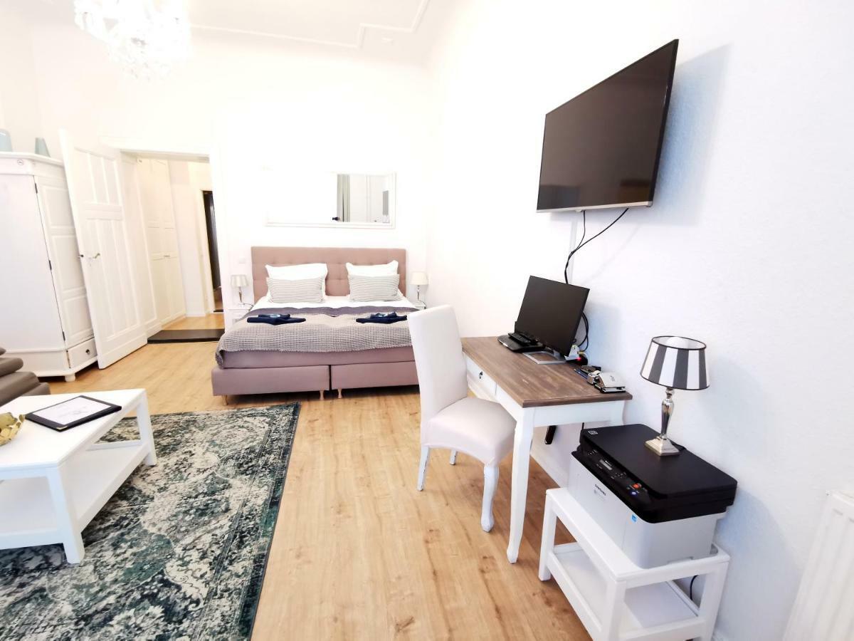 Kvh By Rockchair Apartments L Superhost Status L Boxspringbett Am Schloss Charlottenburg Welcomes You! Berlin Exterior photo